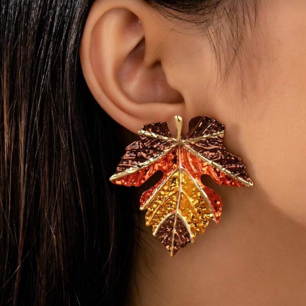 2pcsSet Of Autumn Maple Leaf Alloy Painted Fallen Leaf Earrings For Women 22$